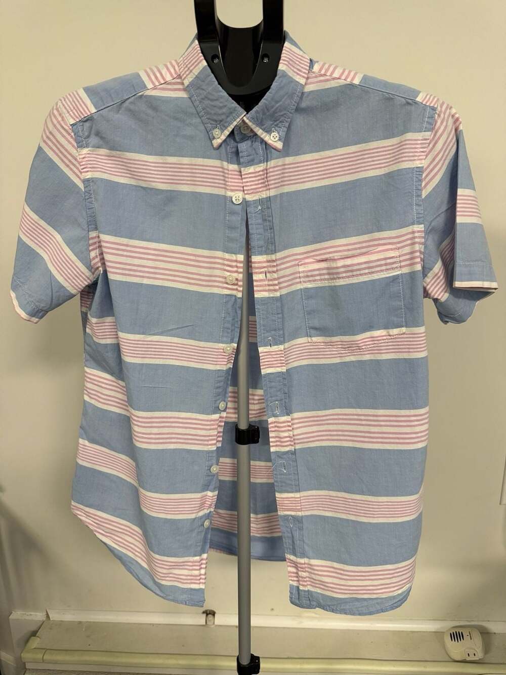 Old Navy The Classic Shirt Slim Fit Short Sleeve Button Down Striped Shirt